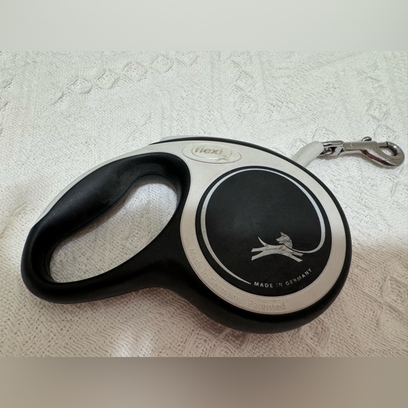 Flexi Retractable Dog Leash XS - Picture 2 of 7